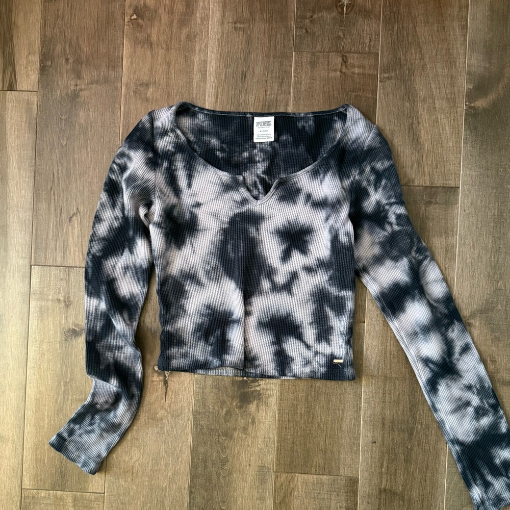 PINK Victoria's Secret Black and White Tie-Dye Long Sleeve Top